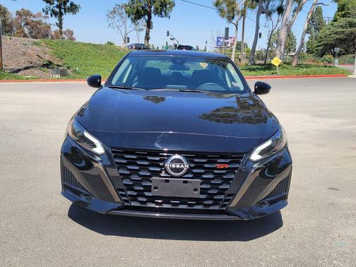 Super Black 2023 Nissan Altima SR FWD