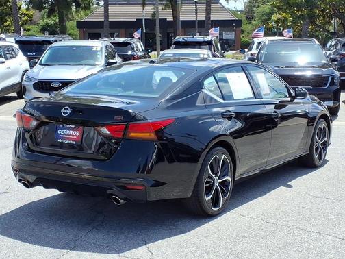 Super Black 2023 Nissan Altima SR FWD