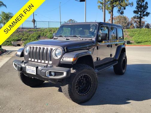 Granite Crystal Metallic Clearcoat 2019 Jeep Wrangler Unlimited Sahara