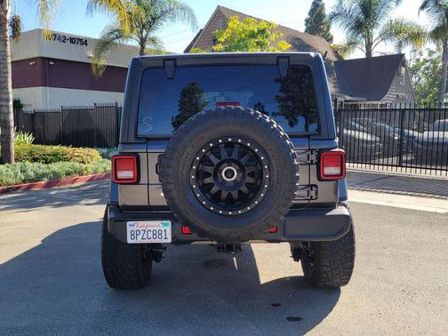 Granite Crystal Metallic Clearcoat 2019 Jeep Wrangler Unlimited Sahara