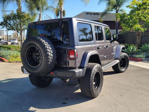 Granite Crystal Metallic Clearcoat 2019 Jeep Wrangler Unlimited Sahara