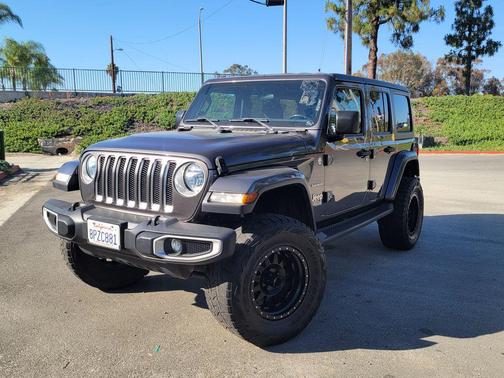 Granite Crystal Metallic Clearcoat 2019 Jeep Wrangler Unlimited Sahara