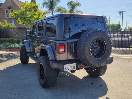 Granite Crystal Metallic Clearcoat 2019 Jeep Wrangler Unlimited Sahara