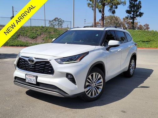 Pearl 2023 Toyota Highlander Platinum