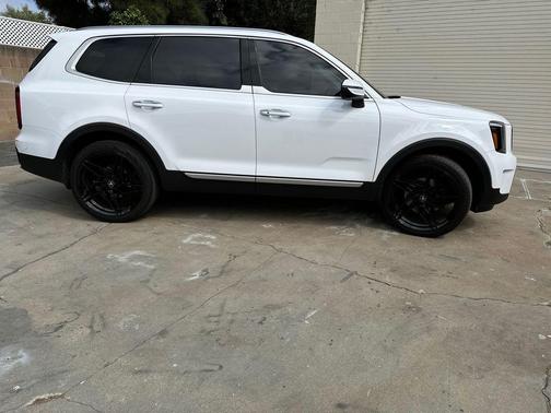 Glacial White Pearl 2025 Kia Telluride S