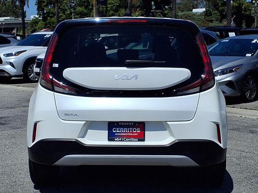 Snow White Pearl 2024 Kia Soul LX
