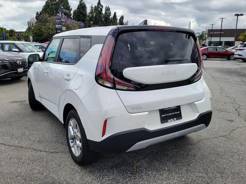 Snow White Pearl 2024 Kia Soul LX