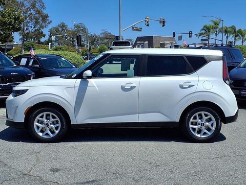 Snow White Pearl 2024 Kia Soul LX