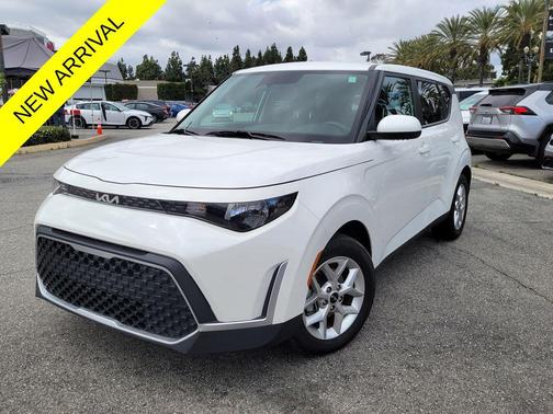 Snow White Pearl 2024 Kia Soul LX