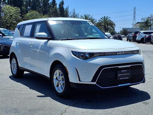 Snow White Pearl 2024 Kia Soul LX