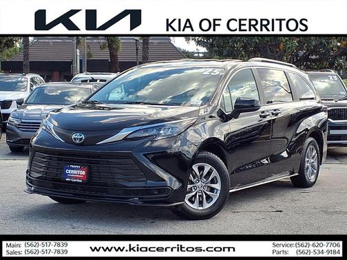 2025 Toyota Sienna LE