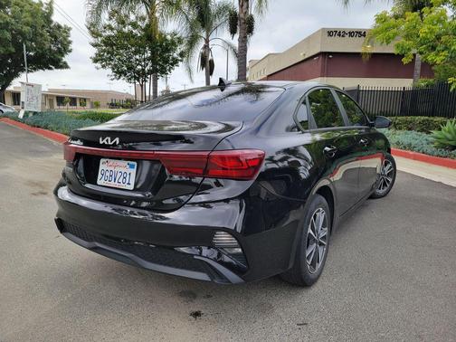 Aurora Black 2023 Kia Forte LXS