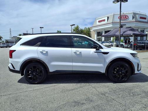 Glacial White Pearl 2023 Kia Sorento SX
