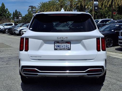 Glacial White Pearl 2023 Kia Sorento SX