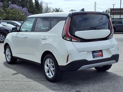 Snow White Pearl 2025 Kia Soul LX