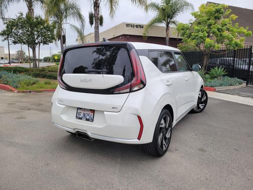 Snow White Pearl 2023 Kia Soul GT-Line