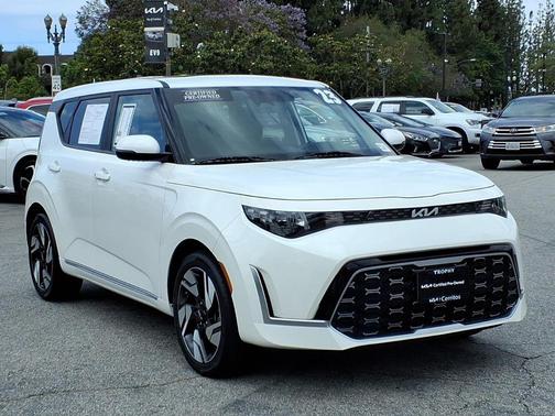 Snow White Pearl 2023 Kia Soul GT-Line