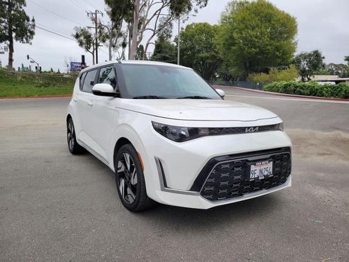 Snow White Pearl 2023 Kia Soul GT-Line