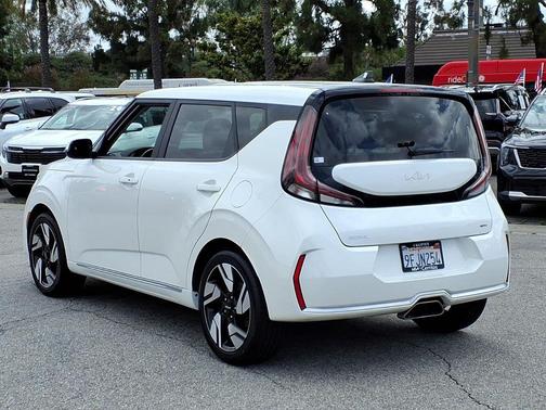 Snow White Pearl 2023 Kia Soul GT-Line