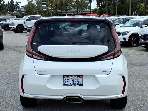 Snow White Pearl 2023 Kia Soul GT-Line