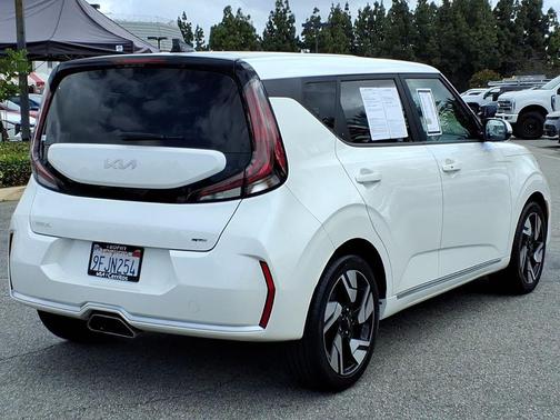 Snow White Pearl 2023 Kia Soul GT-Line
