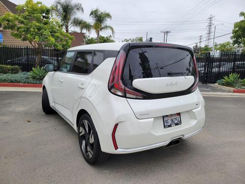 Snow White Pearl 2023 Kia Soul GT-Line