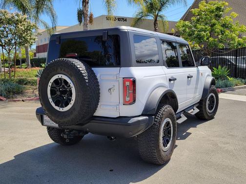 Oxford White 2023 Ford Bronco Badlands