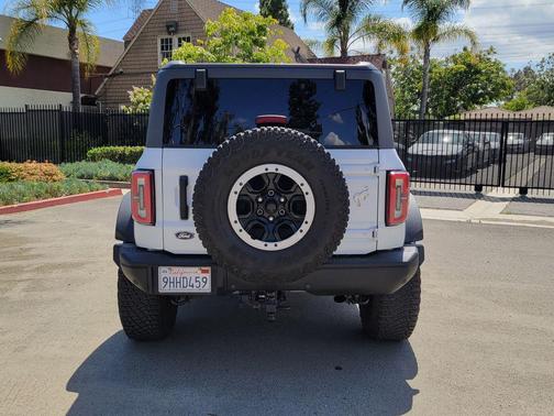 Oxford White 2023 Ford Bronco Badlands