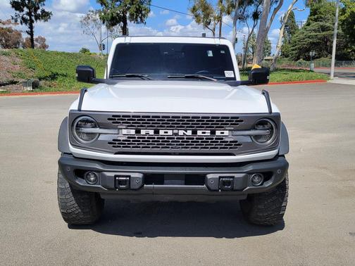 Oxford White 2023 Ford Bronco Badlands