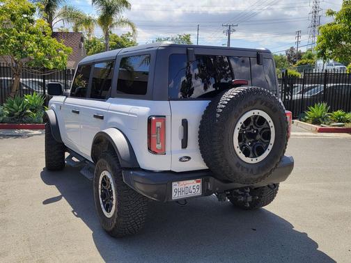 Oxford White 2023 Ford Bronco Badlands