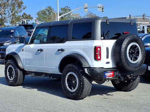 Oxford White 2023 Ford Bronco Badlands