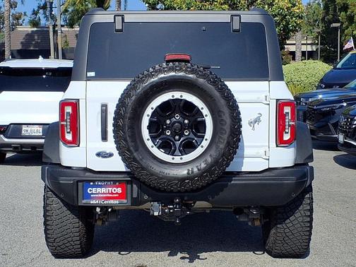 Oxford White 2023 Ford Bronco Badlands
