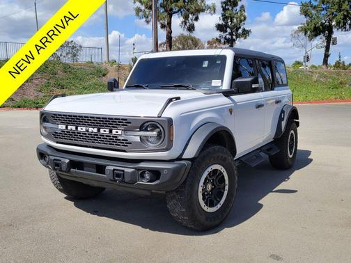 Oxford White 2023 Ford Bronco Badlands