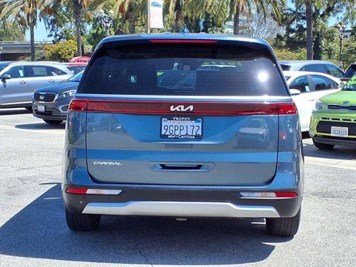 2024 Kia Carnival EX