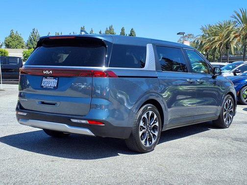 2024 Kia Carnival EX