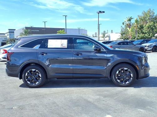 2025 Kia Sorento S