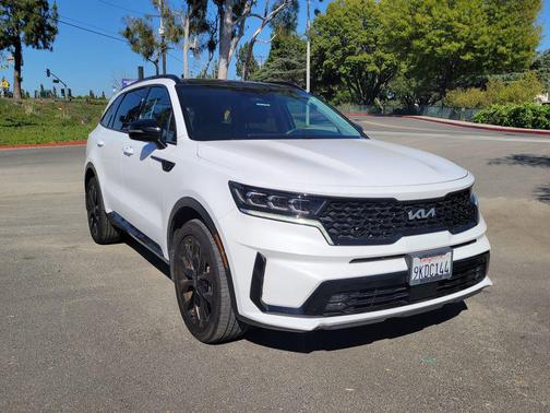 Glacial White Pearl 2023 Kia Sorento SX