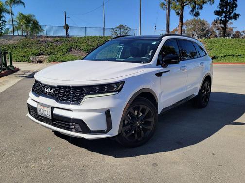 Glacial White Pearl 2023 Kia Sorento SX