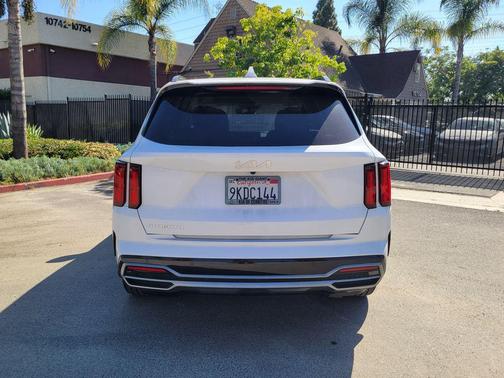 Glacial White Pearl 2023 Kia Sorento SX