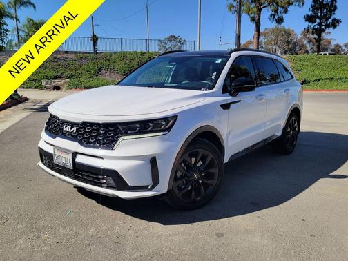 Glacial White Pearl 2023 Kia Sorento SX