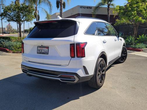 Glacial White Pearl 2023 Kia Sorento SX