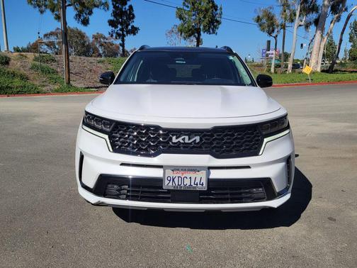 Glacial White Pearl 2023 Kia Sorento SX