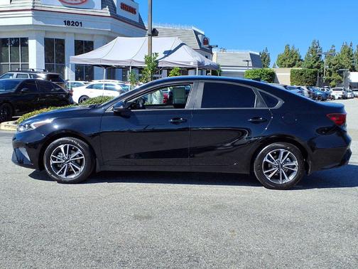 Aurora Black 2024 Kia Forte LXS