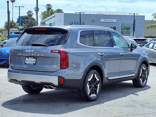 Everlasting Silver 2023 Kia Telluride S