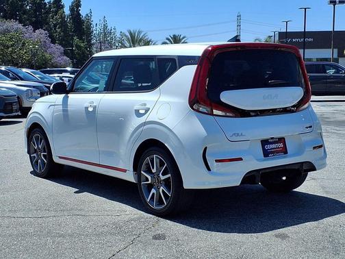 Snow White Pearl 2022 Kia Soul GT-Line