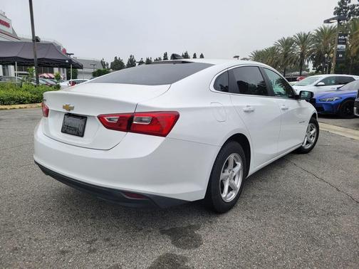 Summit White 2017 Chevrolet Malibu 1LS