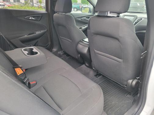 Summit White 2017 Chevrolet Malibu 1LS