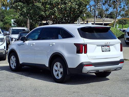 Glacial White Pearl 2025 Kia Sorento LX