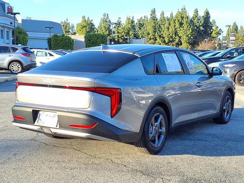2025 Kia K4 LXS