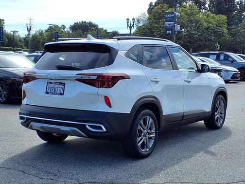 Snow White Pearl 2022 Kia Seltos S